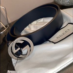 Black leather Gucci belt